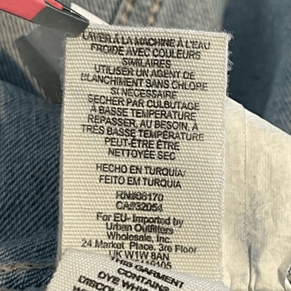 Free People Studded‎ Denim Trucker Jacket Blue Medium Wash Distressed Denim XS - Picture 12 of 13